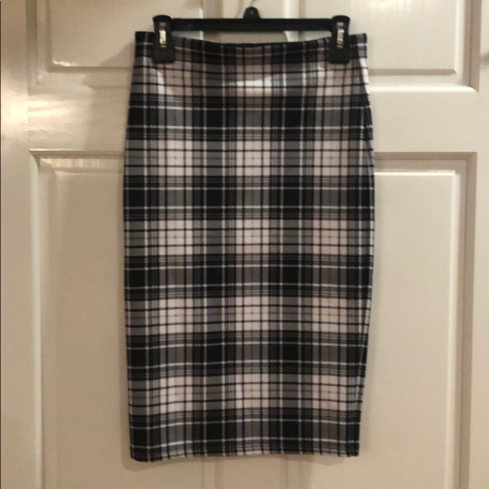 B&W plaid pencil skirt